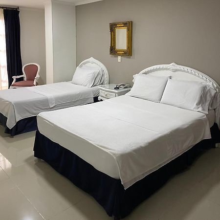 Hotel Suite Santa Rosa ซานตาโรซา เดกาบัล ภายนอก รูปภาพ