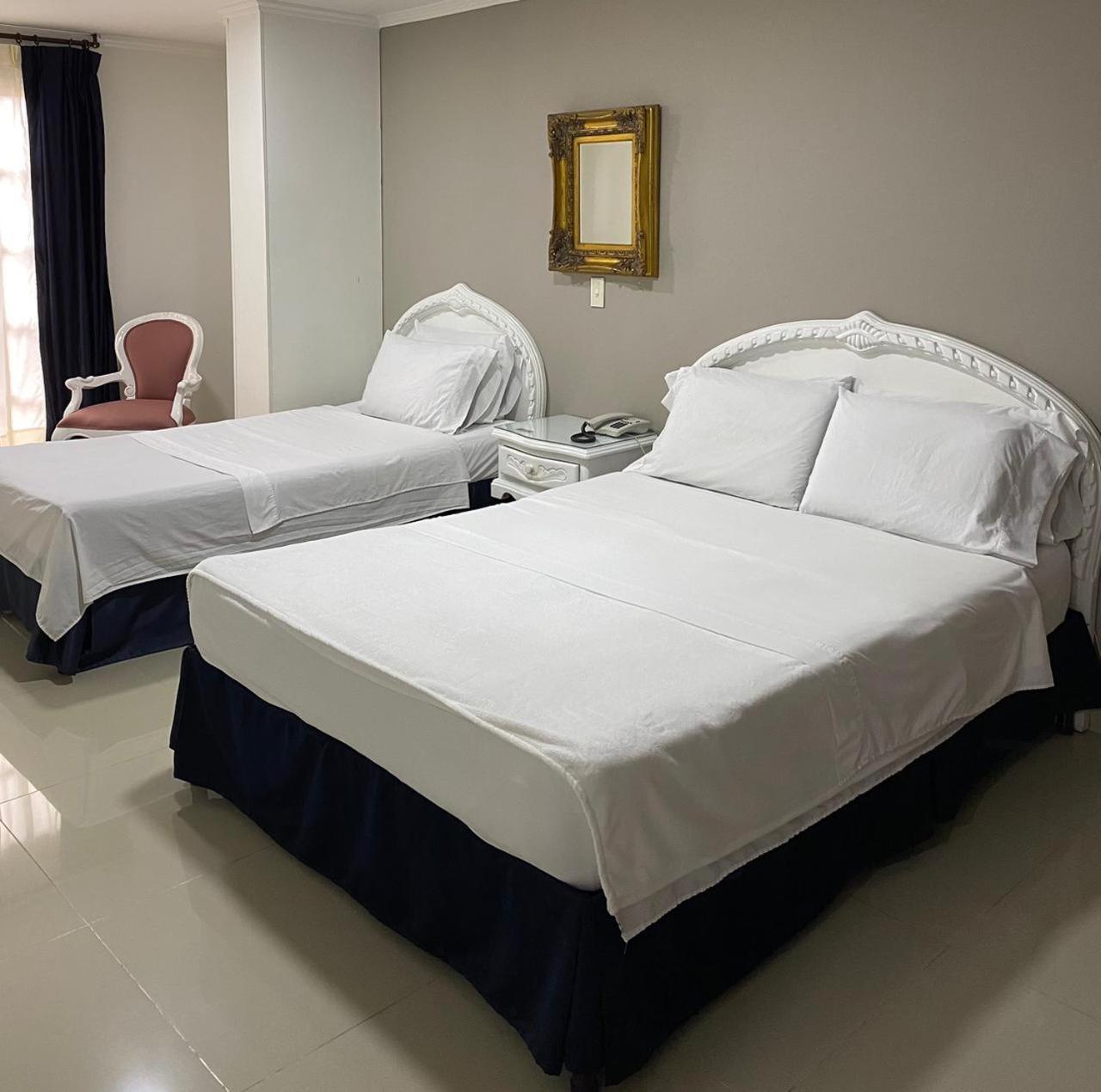 Hotel Suite Santa Rosa ซานตาโรซา เดกาบัล ภายนอก รูปภาพ