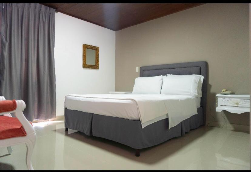 Hotel Suite Santa Rosa ซานตาโรซา เดกาบัล ภายนอก รูปภาพ